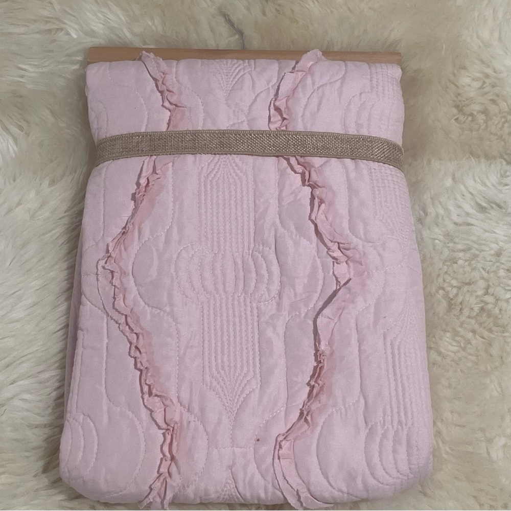 NEW Free Little BIrd Ruffle Baby Quilt Pink - Picture 2 of 8